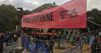 Paris'te iklim eylemcileri Chatelet Köprüsü'nü kapattı