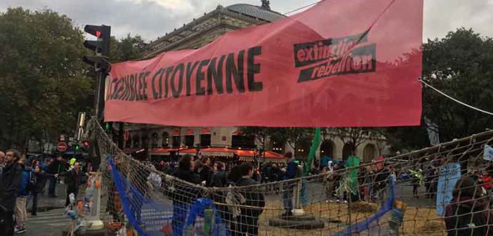 Paris'te iklim eylemcileri Chatelet Köprüsü'nü kapattı