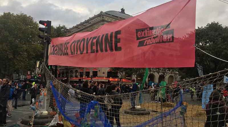 Paris'te iklim eylemcileri Chatelet Köprüsü'nü kapattı
